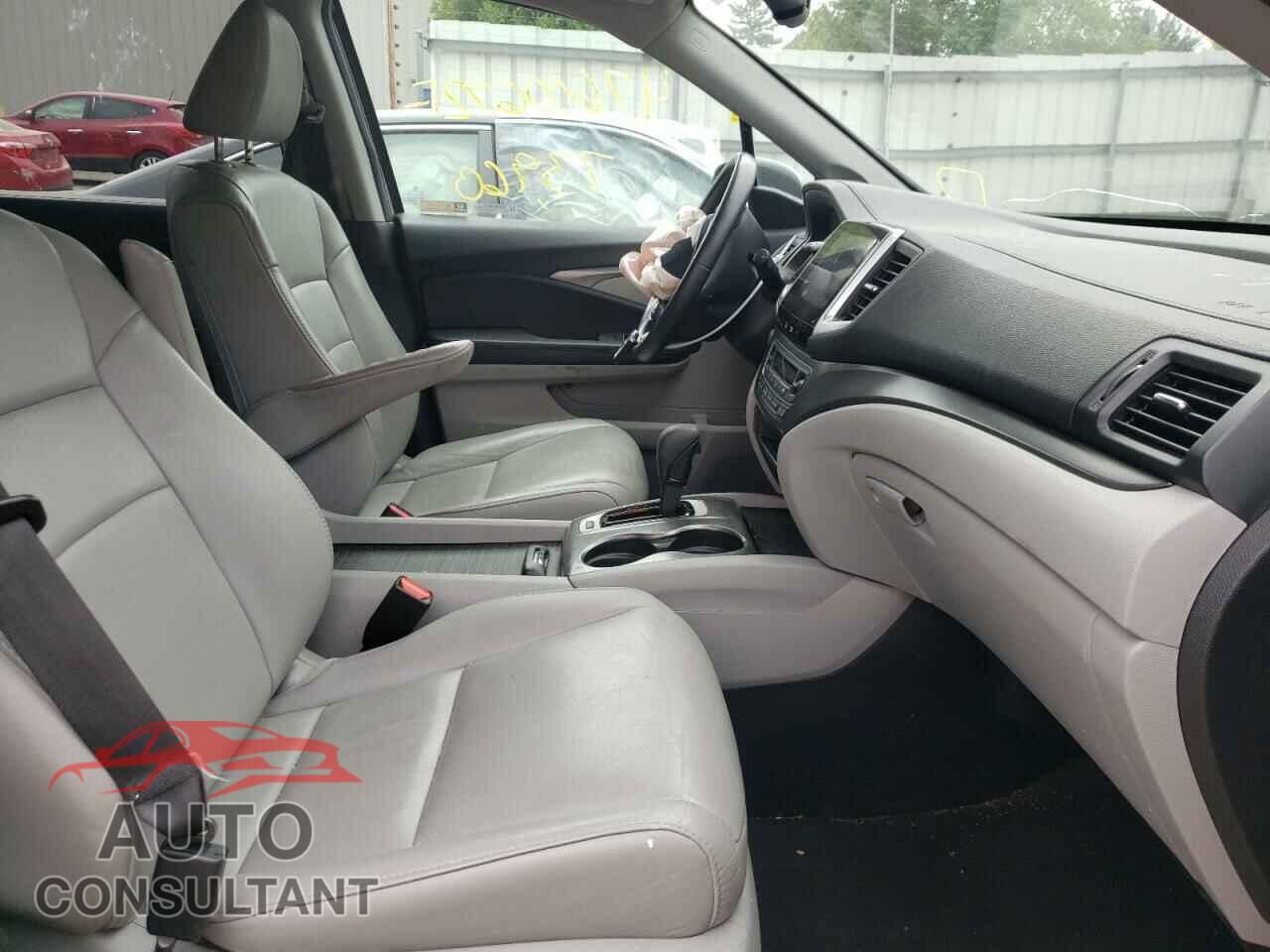 HONDA PILOT 2017 - 5FNYF6H73HB088206
