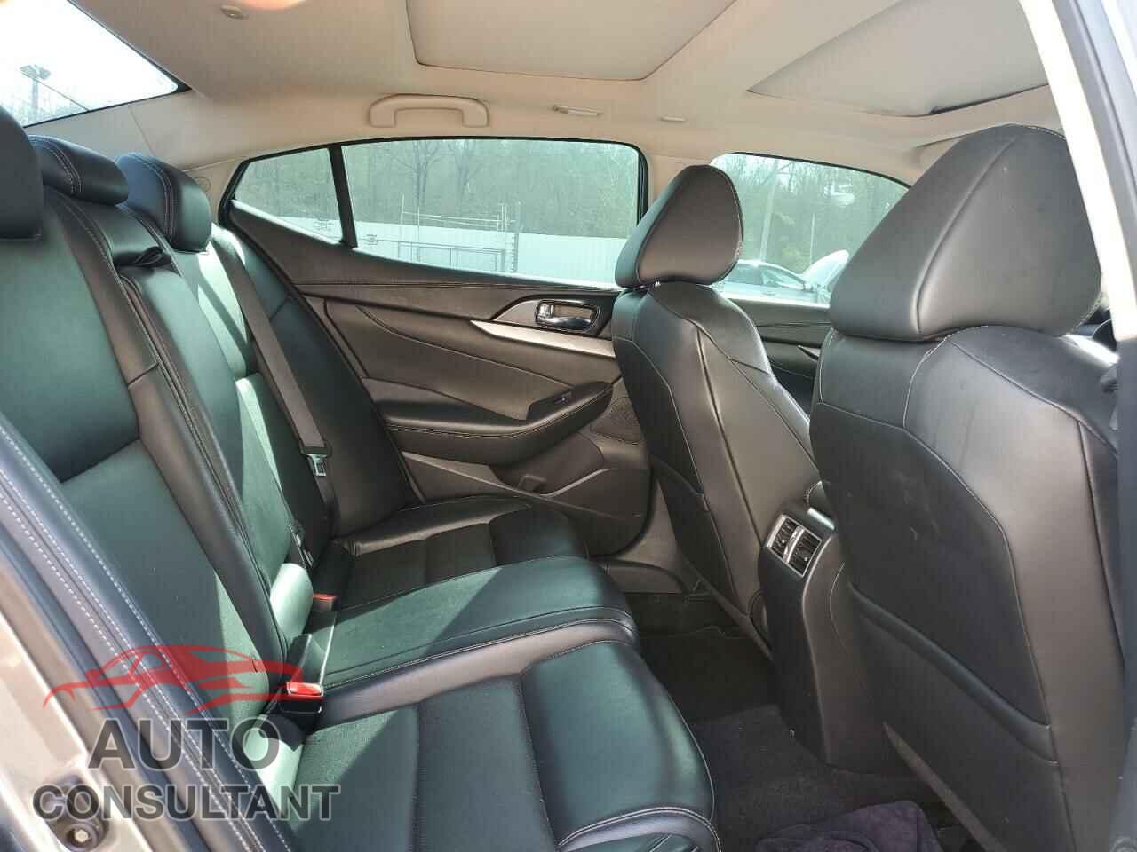 NISSAN MAXIMA 2017 - 1N4AA6AP7HC410195