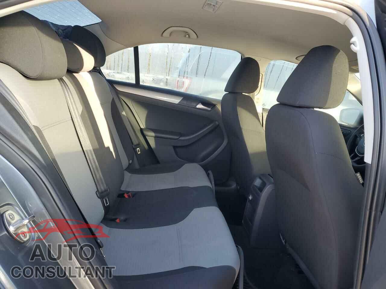 VOLKSWAGEN JETTA 2017 - 3VW2B7AJ4HM242539