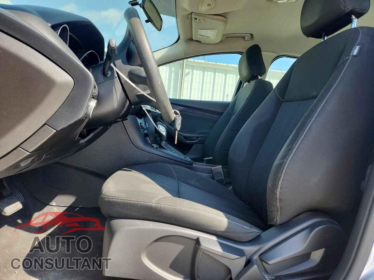 FORD FOCUS 2015 - 1FADP3K24FL307357