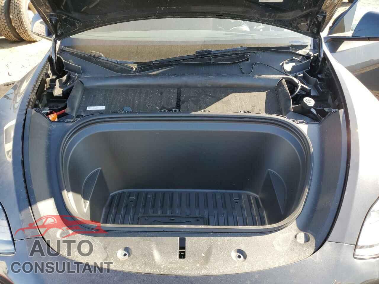 TESLA MODEL Y 2025 - 7SAYGDEE4SF261648