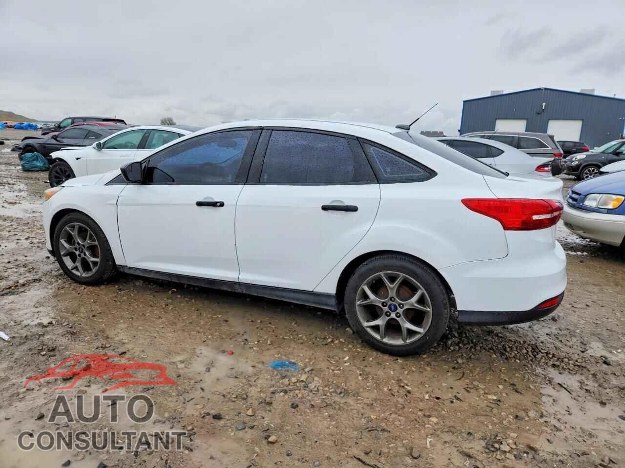 FORD FOCUS 2015 - 1FADP3E23FL256249