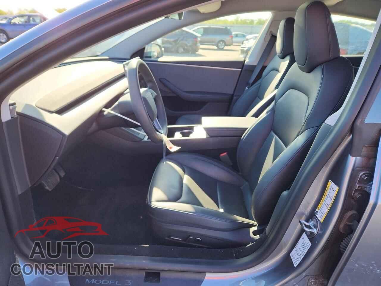 TESLA MODEL 3 2025 - 5YJ3E1EA6SF967304