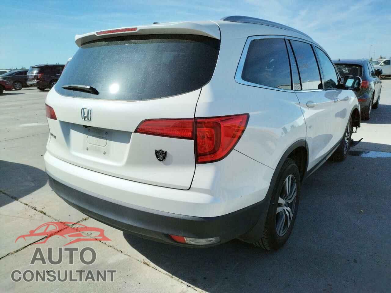 HONDA PILOT 2017 - 5FNYF5H58HB041861