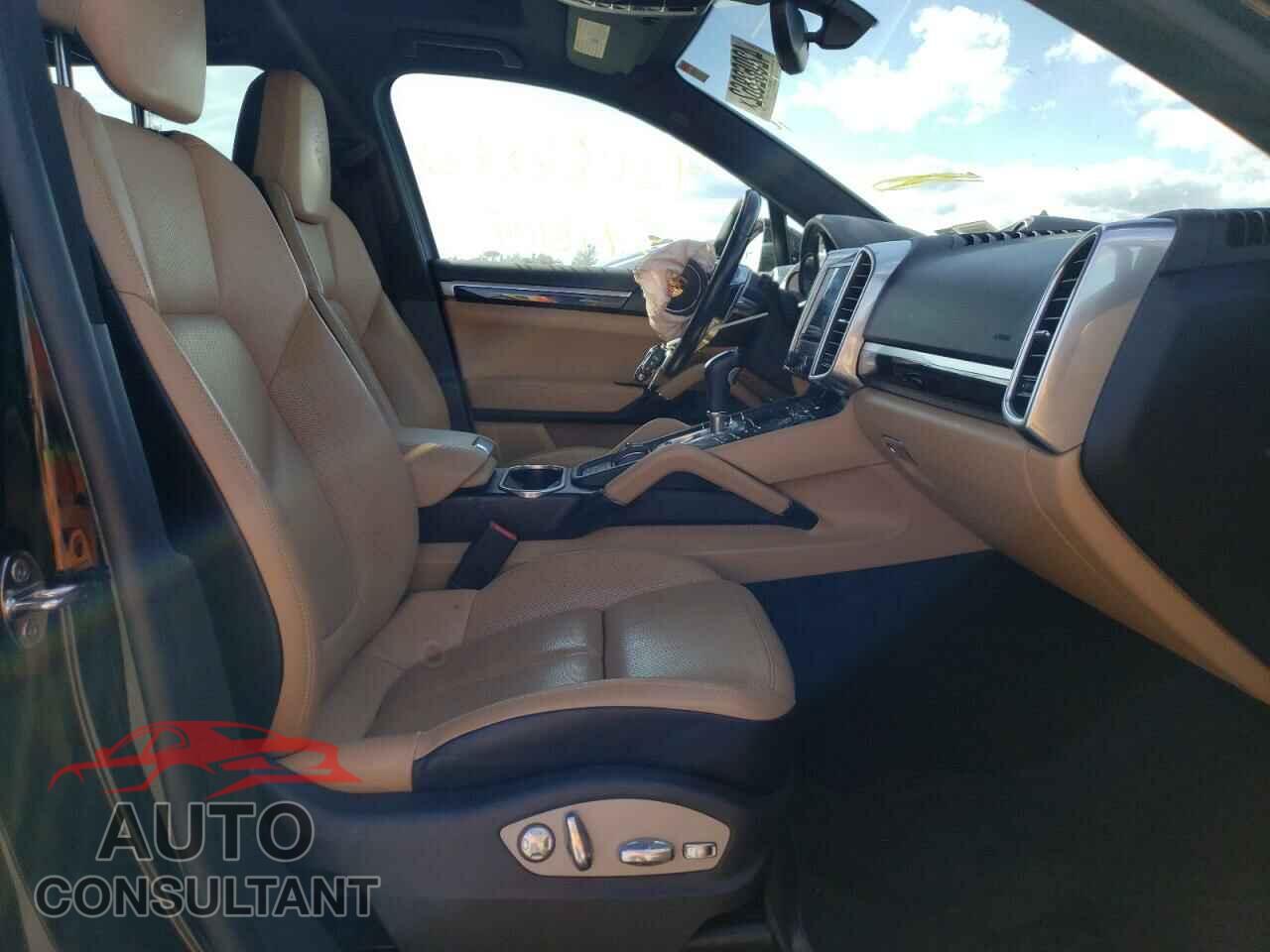PORSCHE CAYENNE 2017 - WP1AA2A21HKA87337