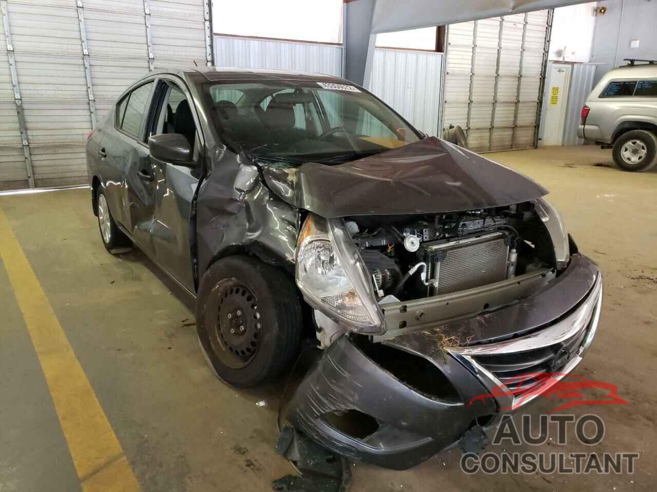NISSAN VERSA 2018 - 3N1CN7AP8JL819882