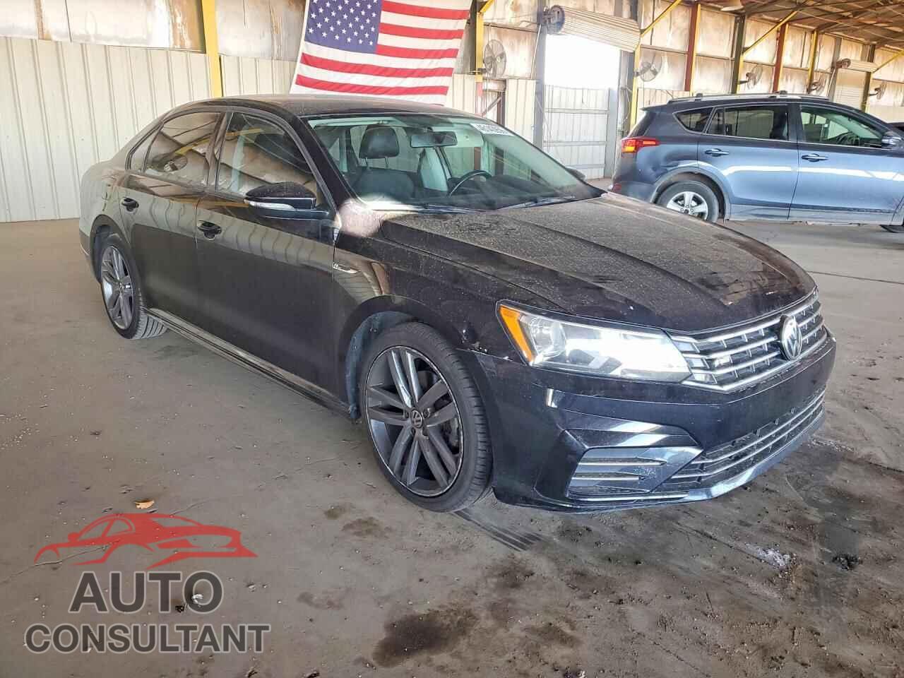 VOLKSWAGEN PASSAT 2018 - 1VWAA7A37JC044240