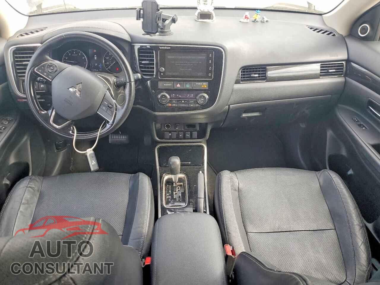 MITSUBISHI OUTLANDER 2018 - JA4AD3A3XJZ013655
