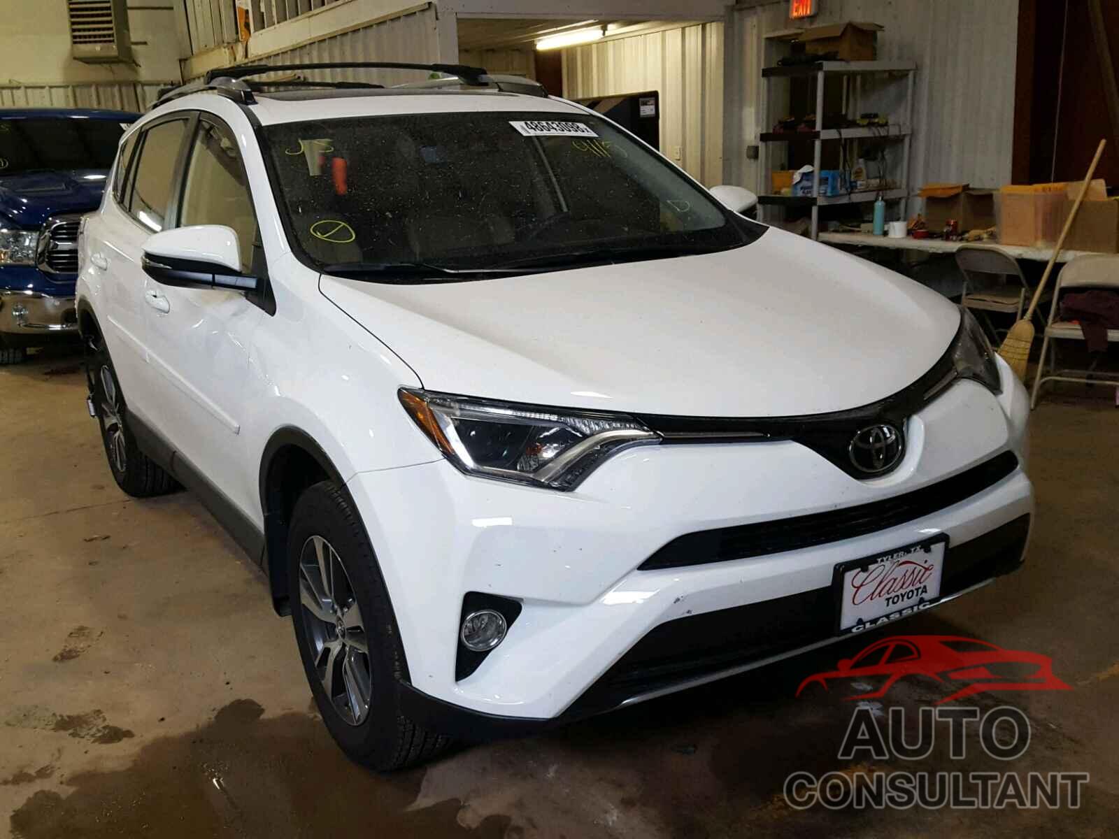 TOYOTA RAV4 XLE 2018 - JTMWFREV1JJ194115