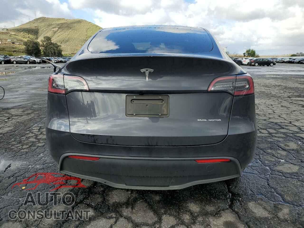 TESLA MODEL Y 2024 - 7SAYGAEE1RF107617