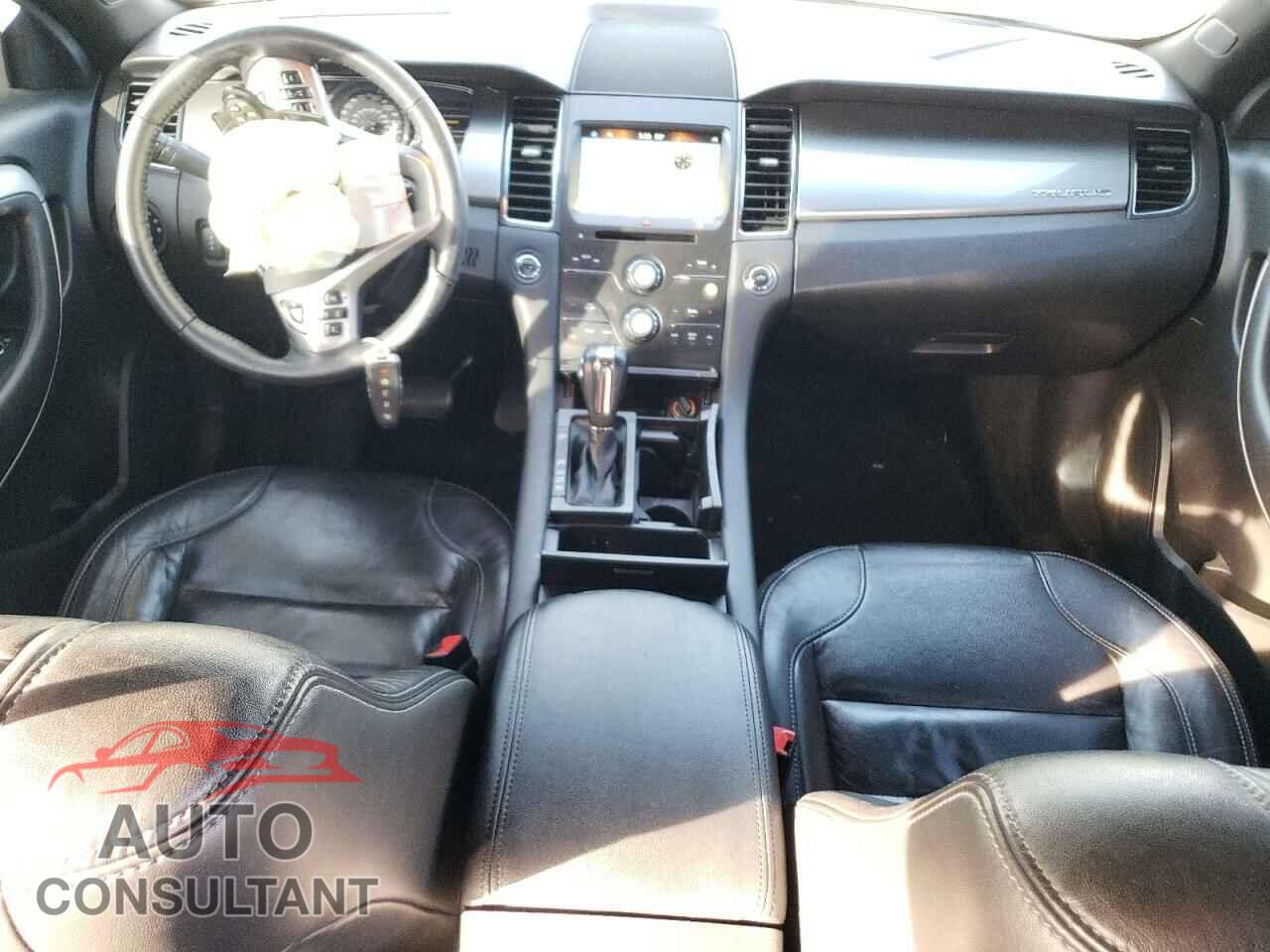 FORD TAURUS 2017 - 1FAHP2E86HG144556