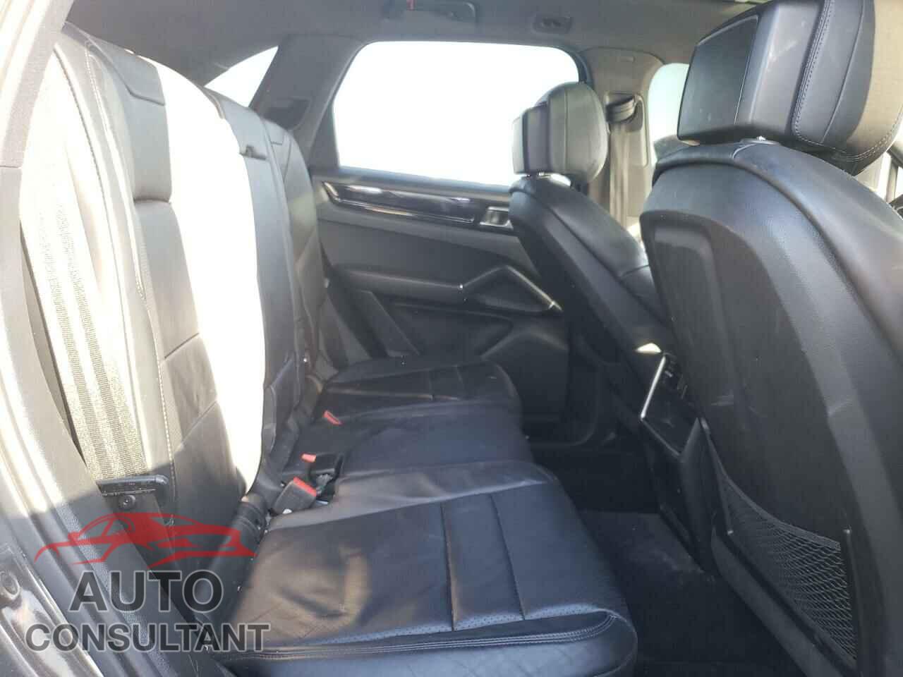 PORSCHE CAYENNE 2019 - WP1AA2AY4KDA08520