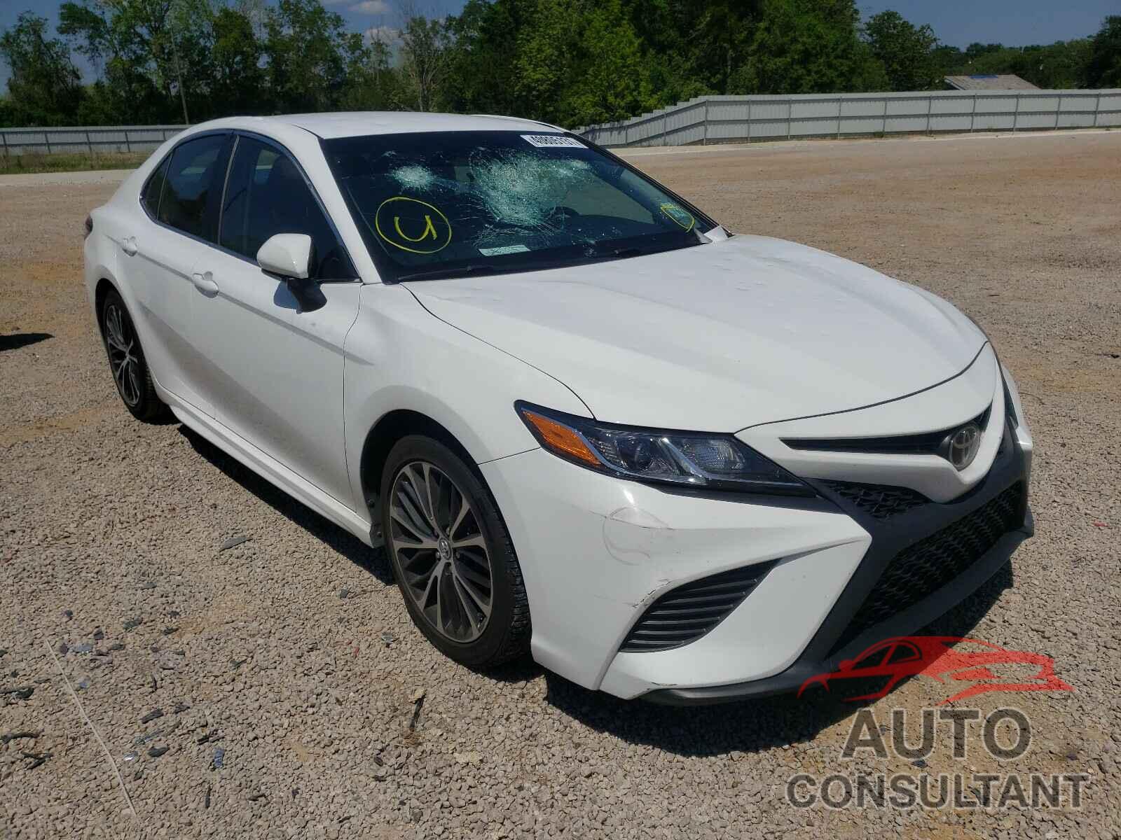 TOYOTA CAMRY 2018 - 4T1B11HK2JU539193