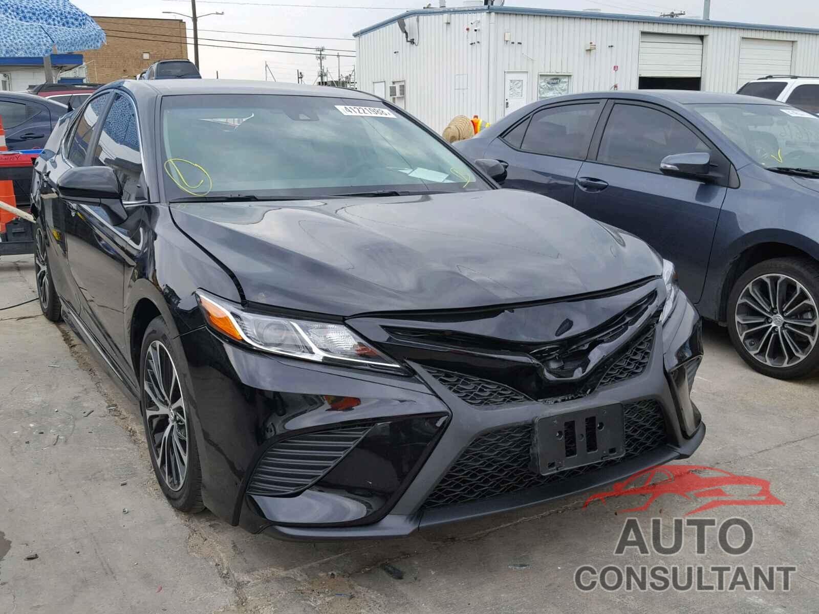 TOYOTA CAMRY 2018 - 4T1B11HK2JU622736