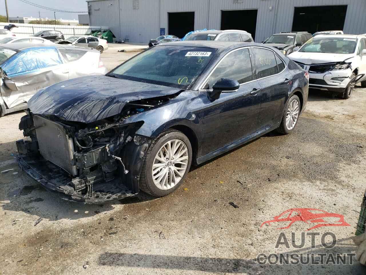 TOYOTA CAMRY 2018 - 4T1B11HK2JU508641