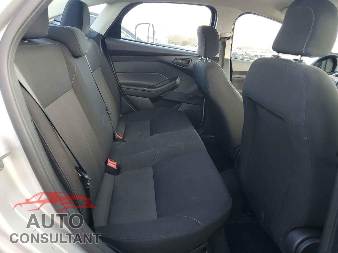 FORD FOCUS 2018 - 1FADP3E21JL243718