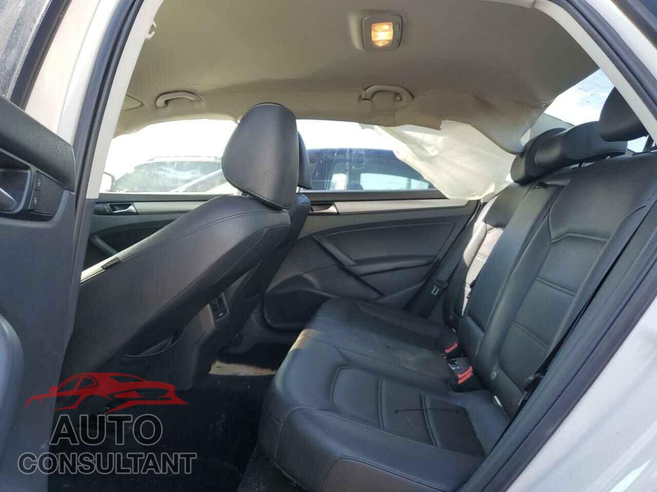 VOLKSWAGEN PASSAT 2014 - 1VWBP7A32EC014345