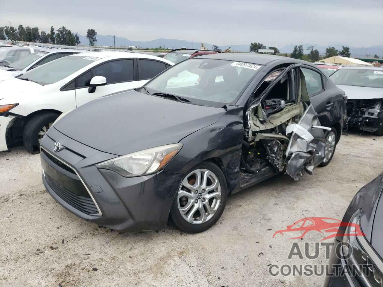 TOYOTA YARIS 2017 - 3MYDLBYV8HY178472