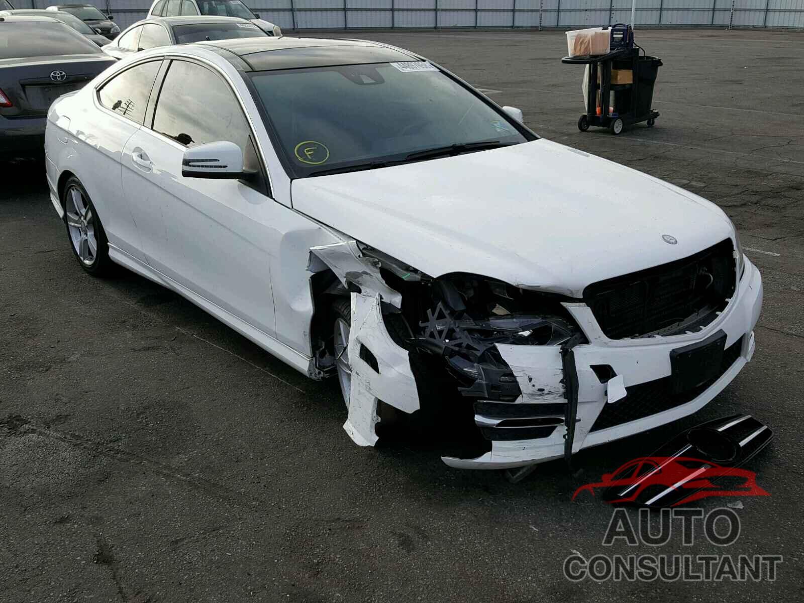 MERCEDES-BENZ C 250 2015 - WDDGJ4HB3FG396441