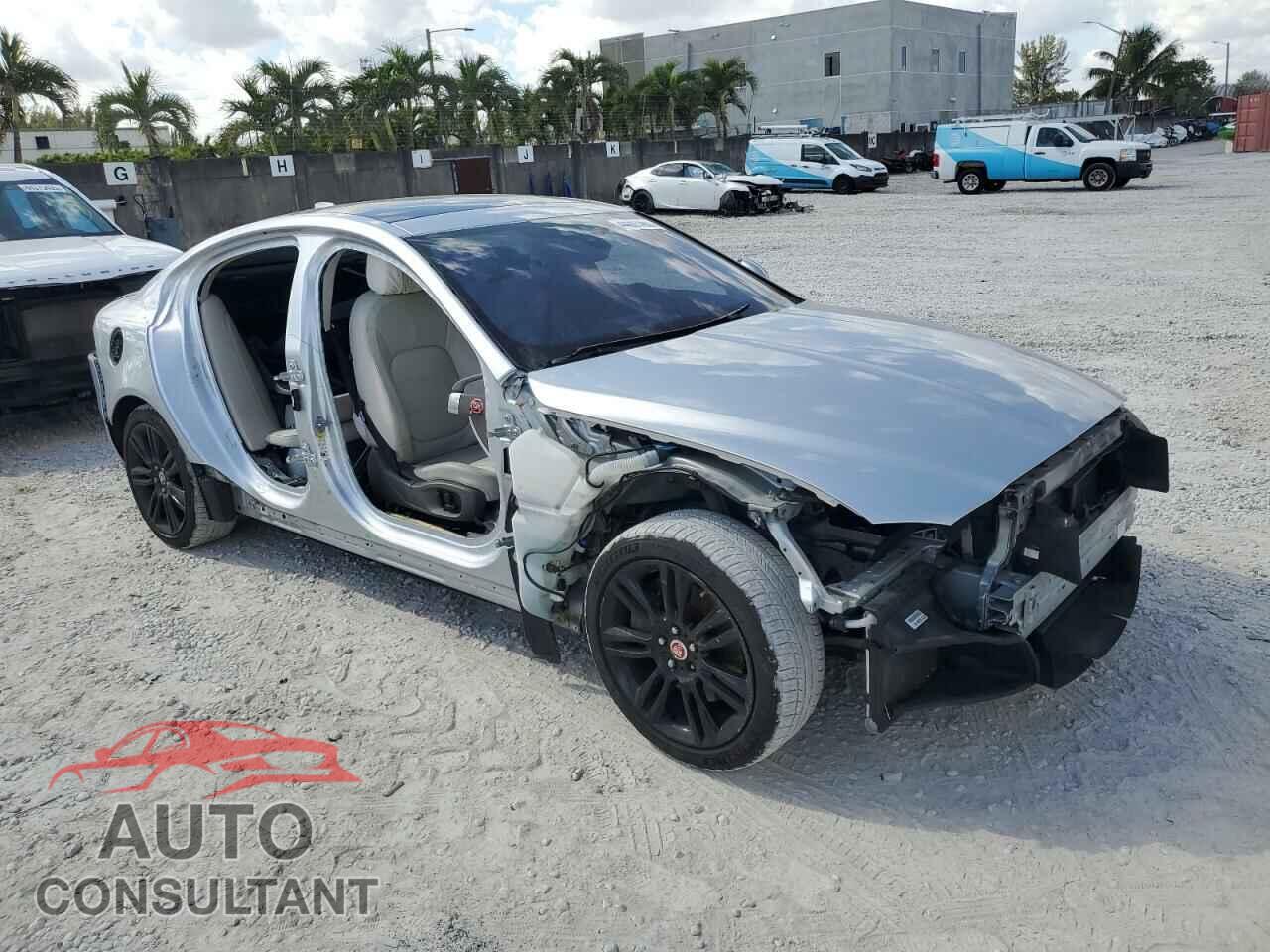 JAGUAR XE 2018 - SAJAE4FX1JCP23939