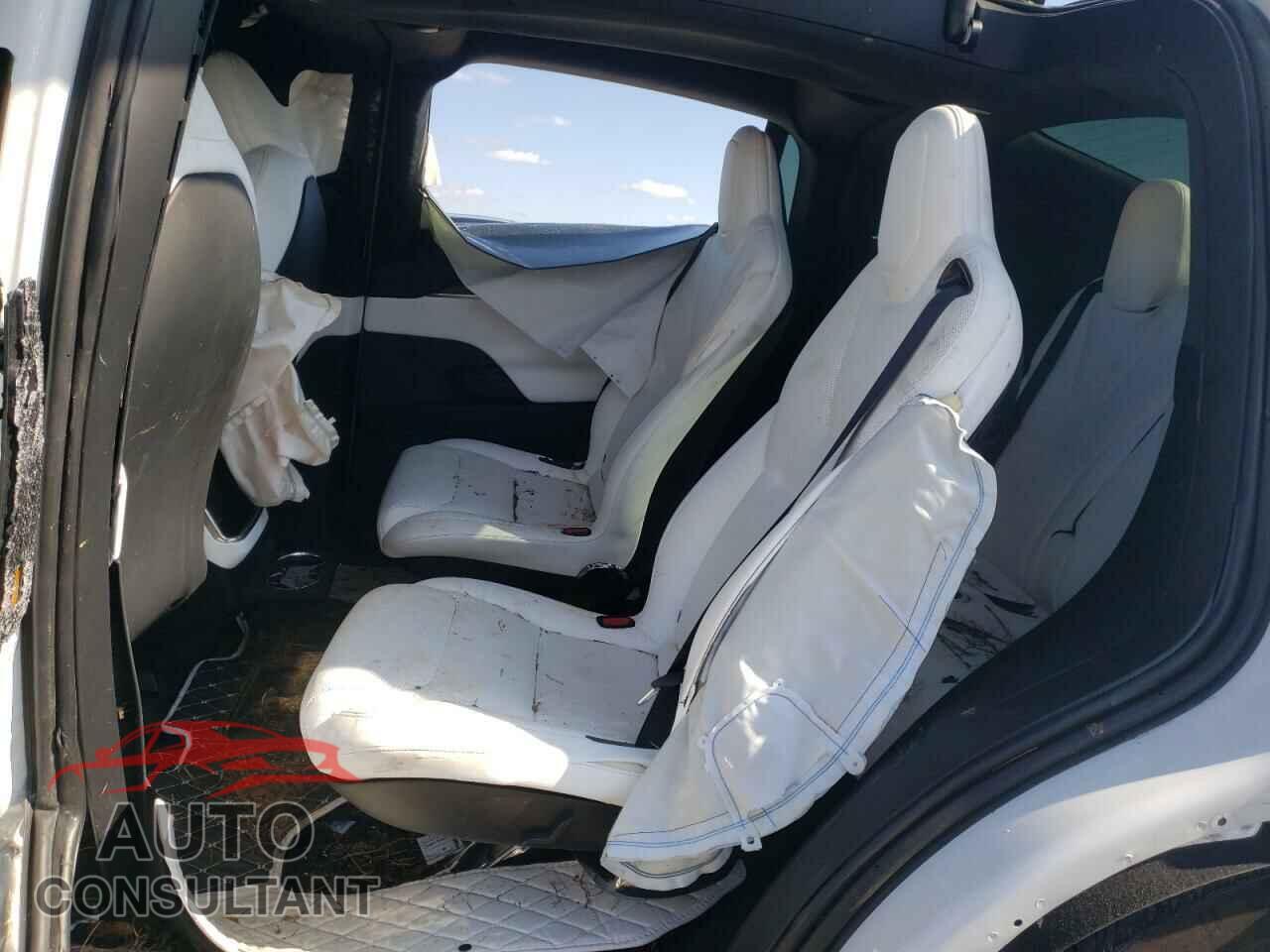 TESLA MODEL X 2023 - 7SAXCBE5XPF383093