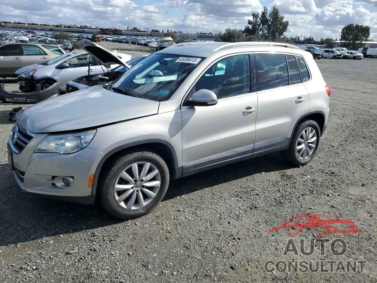 VOLKSWAGEN TIGUAN 2011 - WVGAV7AX9BW550822