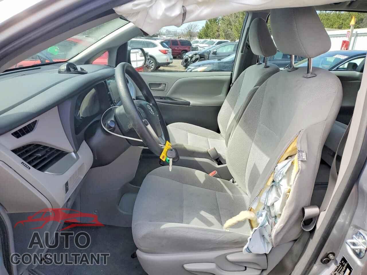TOYOTA SIENNA 2018 - 5TDZZ3DC2JS963189