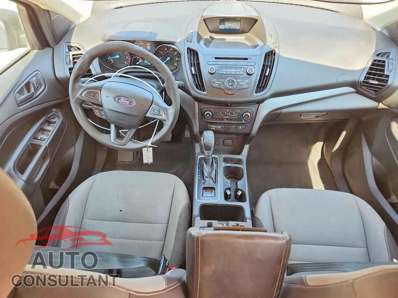 FORD ESCAPE 2017 - 1FMCU0F76HUD04584