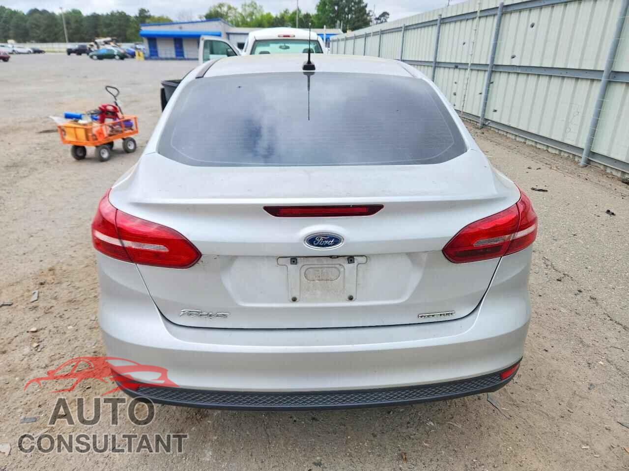 FORD FOCUS 2016 - 1FADP3E29GL301325