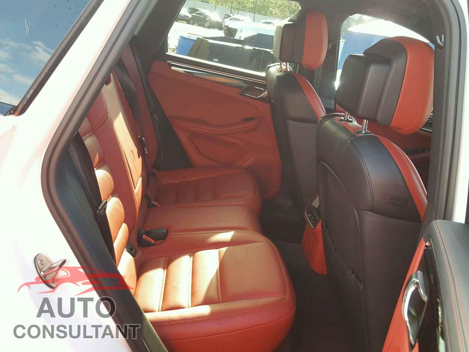 PORSCHE MACAN 2015 - WP1AB2A55FLB66847