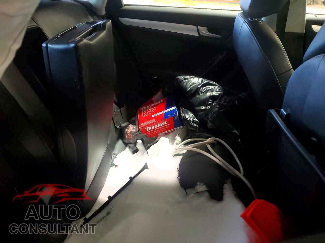 AUDI A4 2012 - WAUBFAFL8CN008575