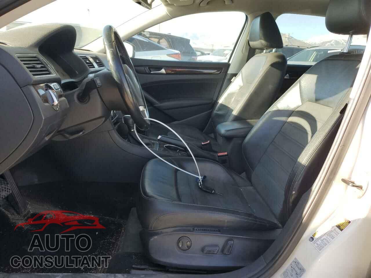 VOLKSWAGEN PASSAT 2014 - 1VWCN7A30EC100232