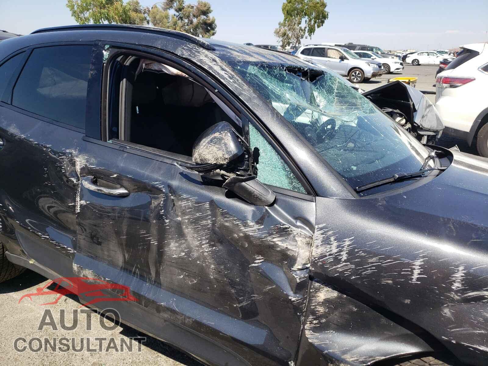 PORSCHE MACAN 2017 - WP1AA2A52HLB06207