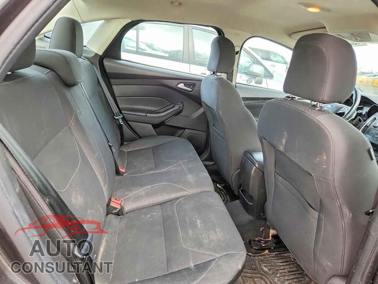 FORD FOCUS 2015 - 1FADP3F24FL290666