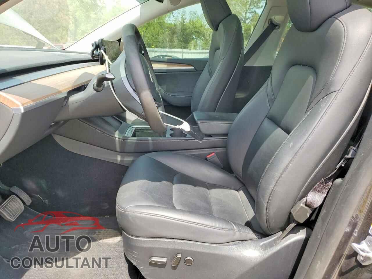 TESLA MODEL Y 2024 - 7SAYGDEE2RA262000