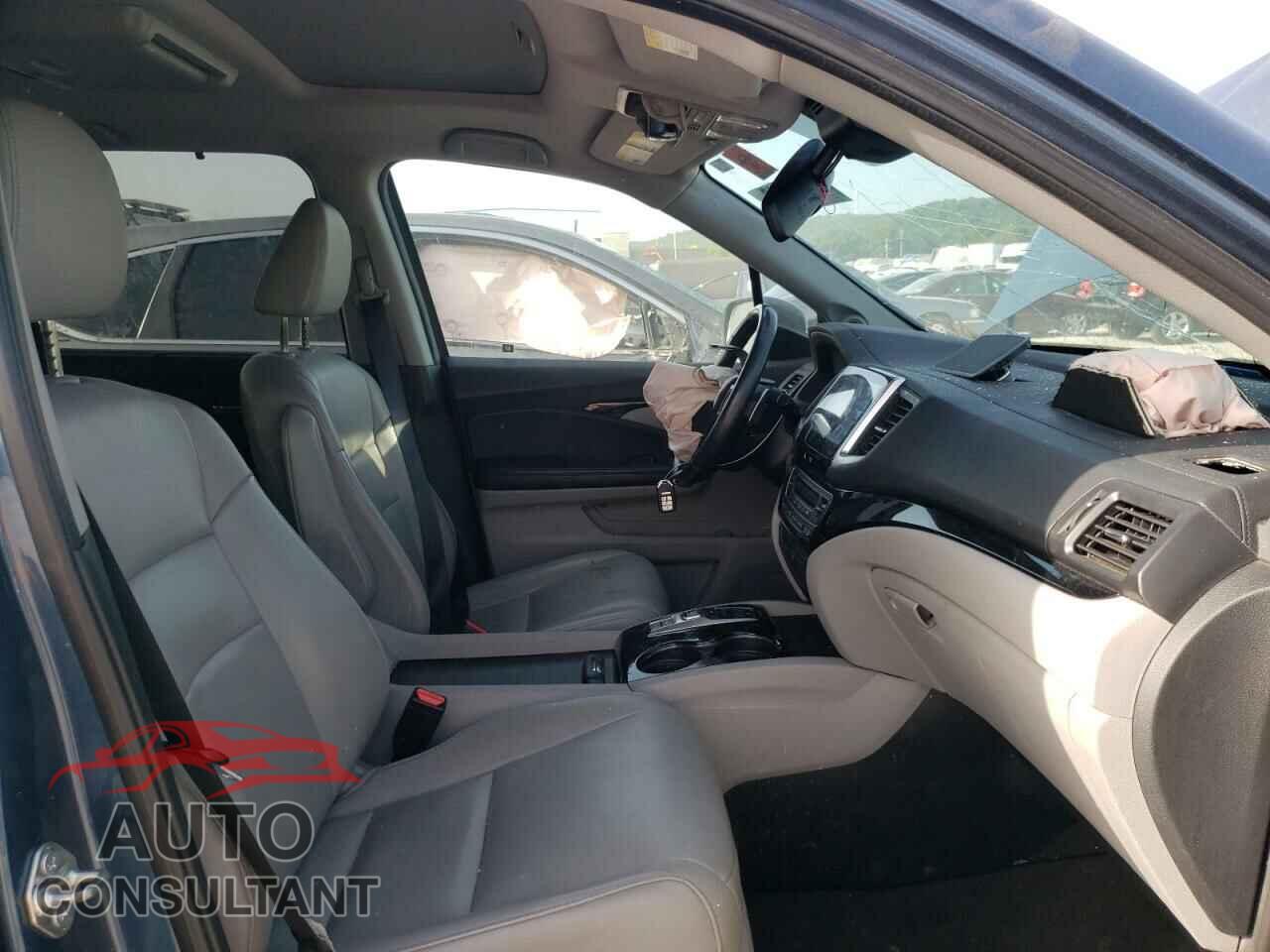 HONDA PILOT 2017 - 5FNYF6H93HB023731
