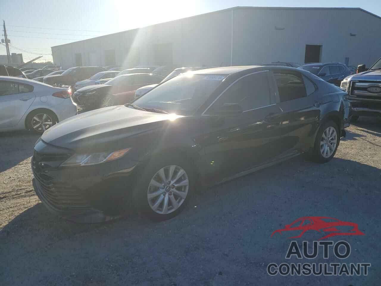TOYOTA CAMRY 2018 - 4T1B11HK9JU150907