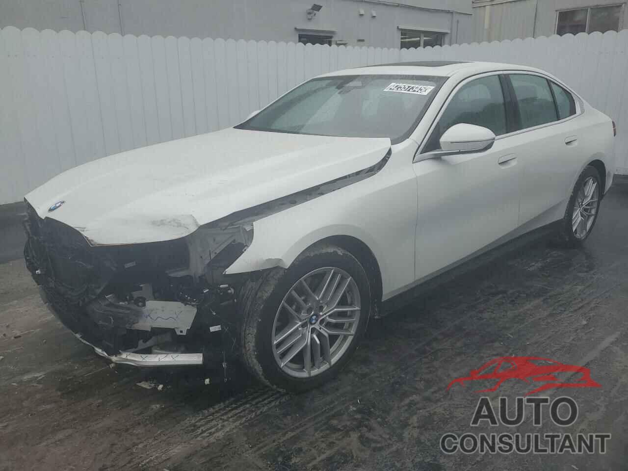 BMW 5 SERIES 2024 - WBA43FJ08RCS39444