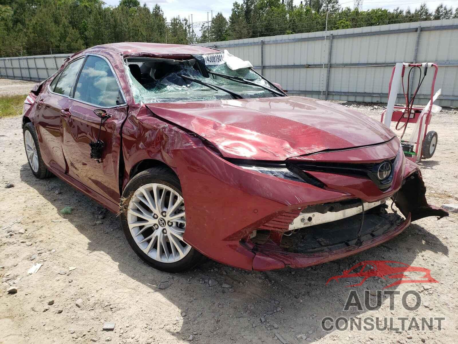 TOYOTA CAMRY 2018 - 4T1B11HK1JU615762