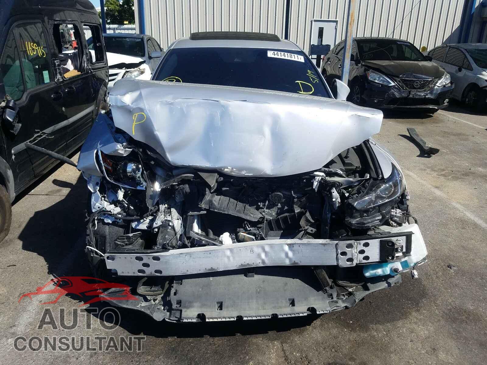 LEXUS IS 2017 - JTHBA1D23H5053859