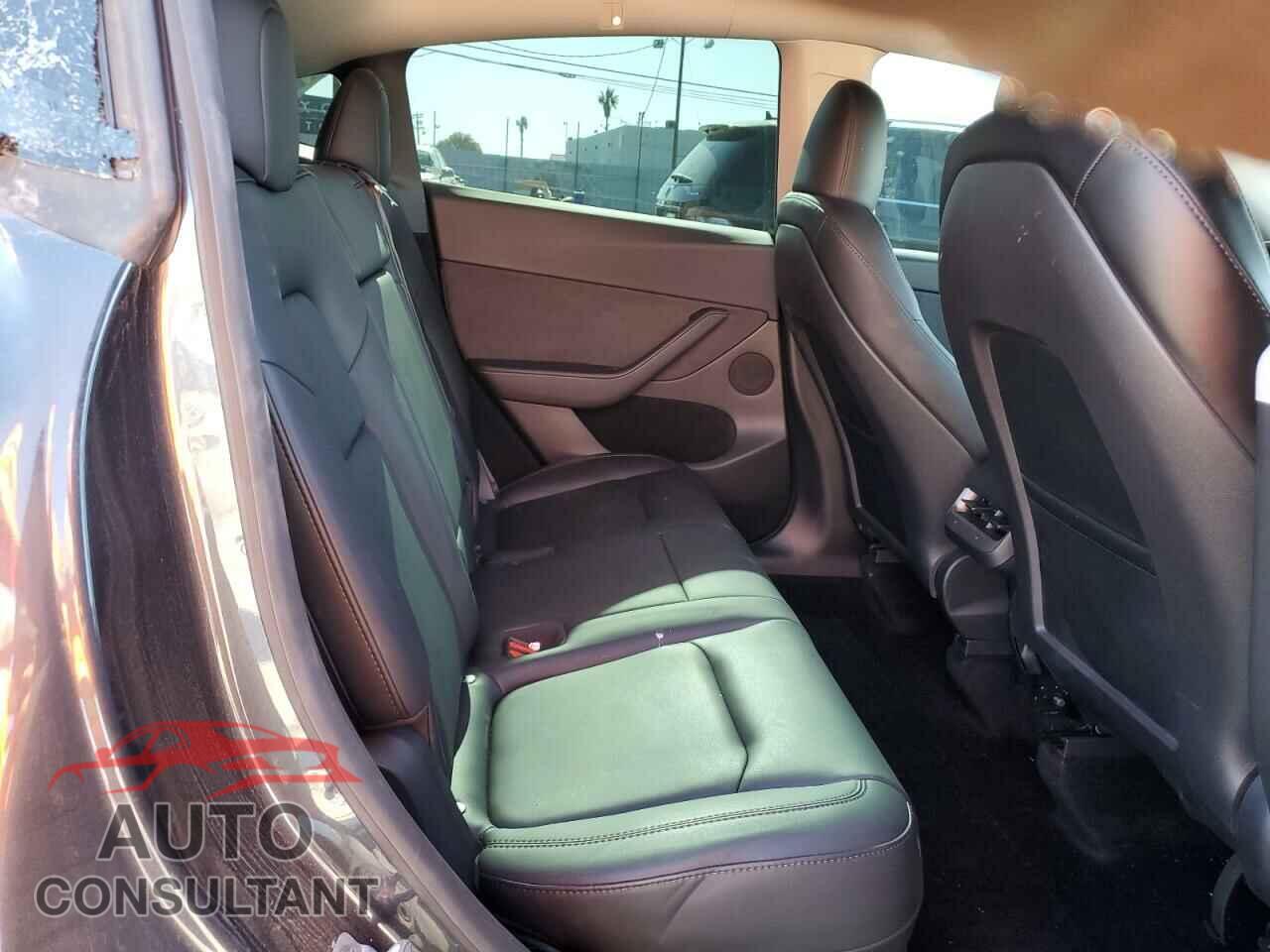 TESLA MODEL Y 2024 - 7SAYGDEE5RF068449