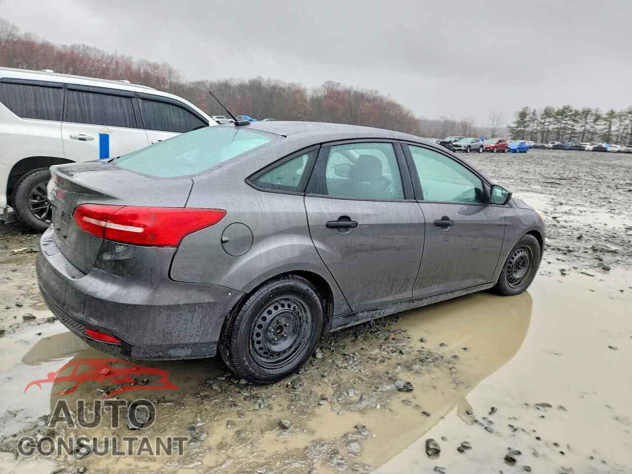 FORD FOCUS 2015 - 1FADP3E26FL251756