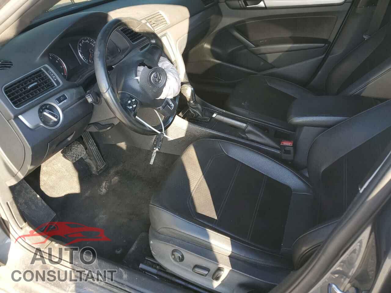 VOLKSWAGEN PASSAT 2015 - 1VWAT7A39FC112443