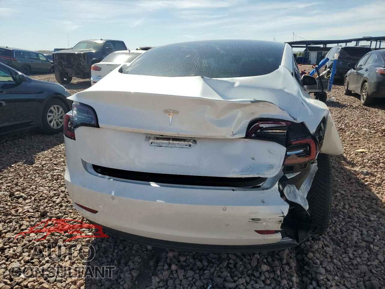 TESLA MODEL 3 2021 - 5YJ3E1EA5MF961562