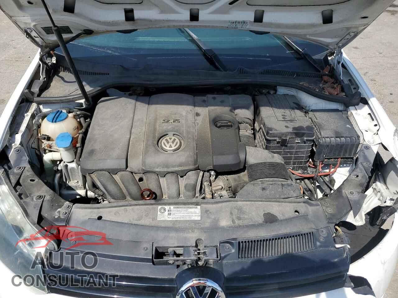 VOLKSWAGEN JETTA 2010 - 3VWKX7AJ7AM648564