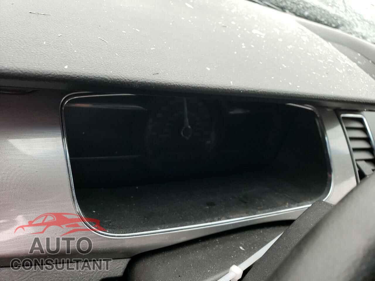 FORD TAURUS 2018 - 1FAHP2E82JG111950
