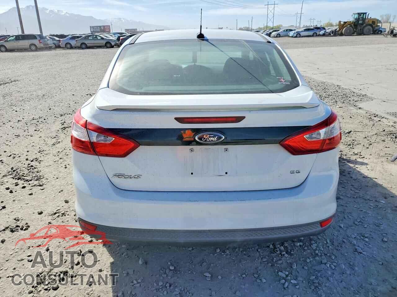 FORD FOCUS 2014 - 1FADP3F21EL200226