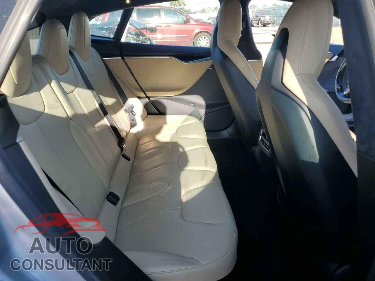TESLA MODEL S 2015 - 5YJSA1H25FF082013