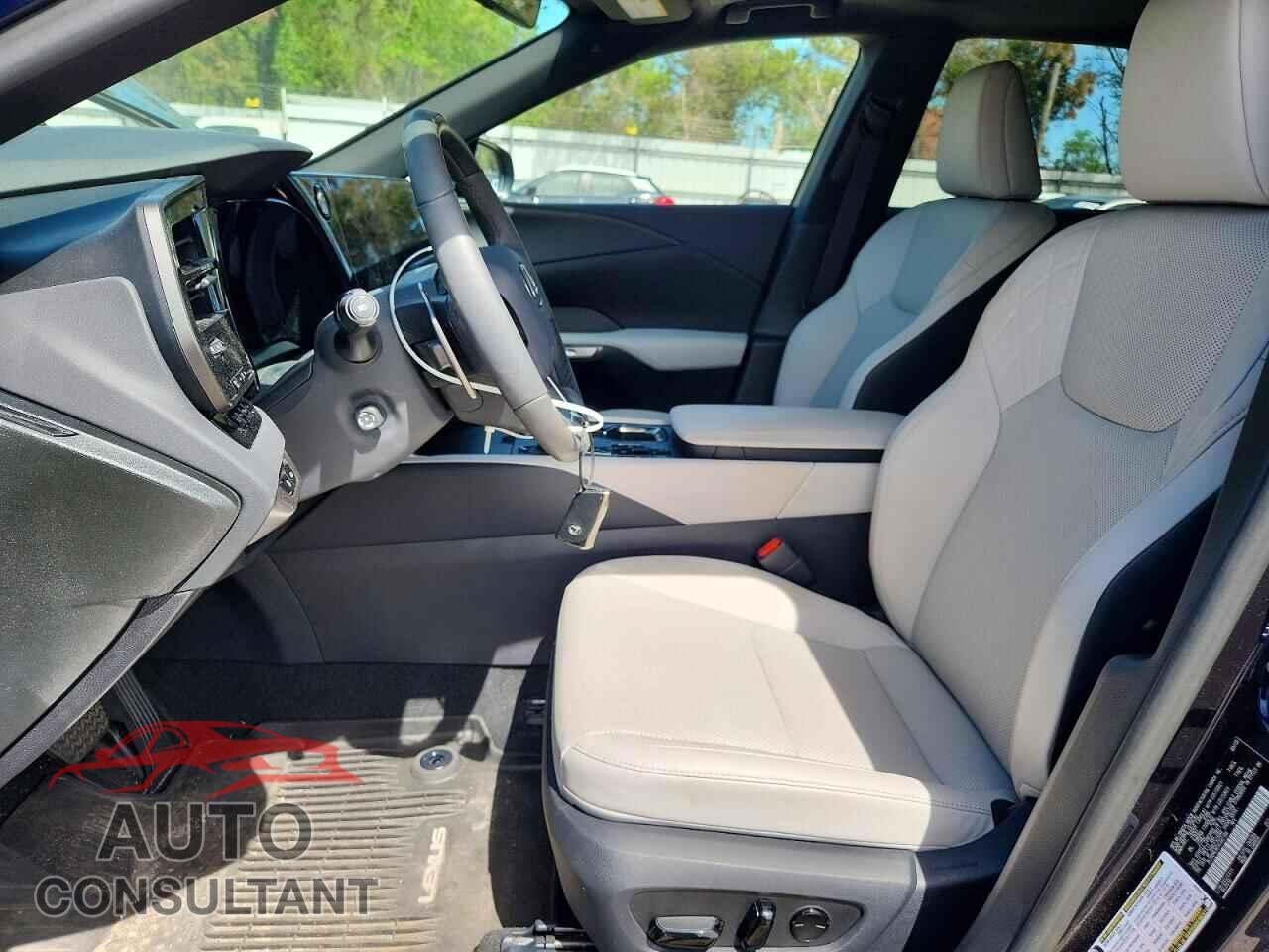 LEXUS UNKNOWN 2025 - 2T2BBMCA6SC082108