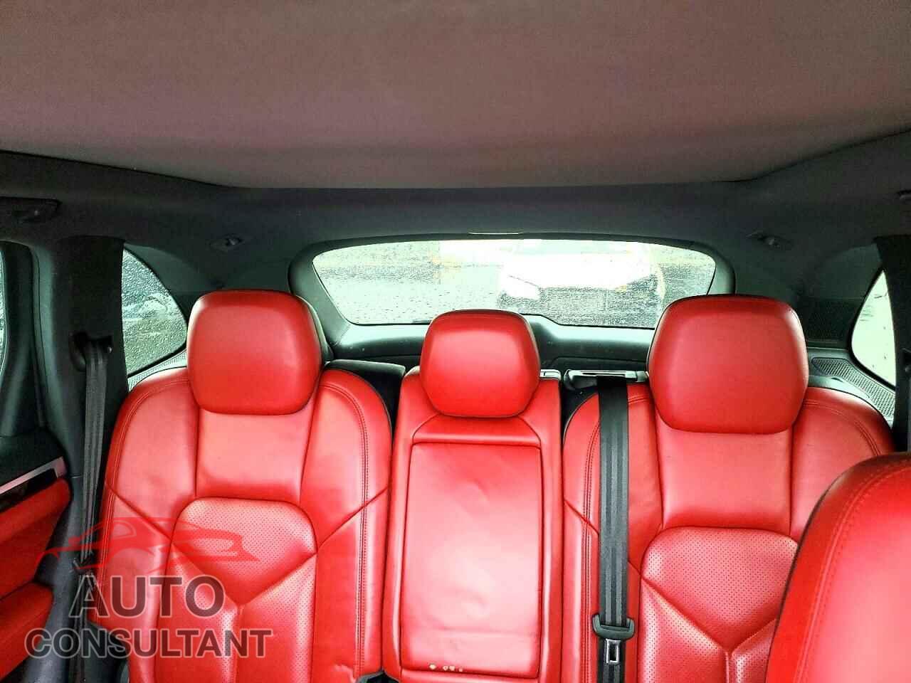PORSCHE CAYENNE 2017 - WP1AB2A24HLA53545